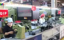 Công nhân ngóng thưởng tết