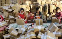 Thủ tướng: Kiểm soát chặt chẽ hàng nhập khẩu qua thương mại điện tử