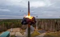 Tổng thống Putin ví tên lửa đạn đạo Oreshnik mới của Nga với thiên thạch