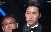 Jung Woo Sung bị chỉ trích khi xuất hiện tại giải thưởng Rồng Xanh