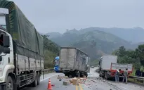 Nguyên nhân 2 xe tải tông nhau trên cao tốc Nội Bài - Lào Cai làm 2 người tử vong