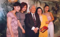 Triệu Vy mở lại mạng xã hội sau 3 năm, cùng dàn sao tưởng nhớ Quỳnh Dao