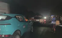 Người đàn ông bị văng lên nắp capo sau tai nạn liên hoàn
