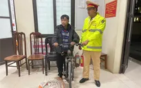 Thiếu niên người Mông đi lạc gần 200km, được CSGT đưa về nhà an toàn