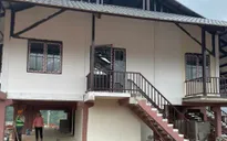 Tiến hành lắp đặt cửa tại khu tái định cư Làng Nủ và Nậm Tông trước ngày bàn giao cho người dân