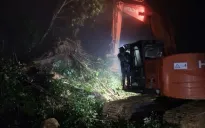 Thông 6 điểm sạt lở trên đèo Khánh Lê