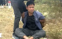 Bị bắt khi đang lái xe chở 2 bánh heroin, khám xét lộ diện thêm hồng phiến, pháo lậu