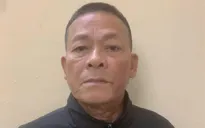 Người đàn ông say xỉn, dùng gạch tấn công cảnh sát giao thông