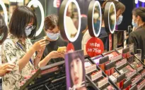 Người dân Trung Quốc nhộn nhịp đón Tết Nguyên đán