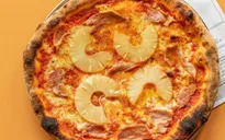 Vì sao món Pizza Hawaii lại đắt "không tưởng" tại Anh?