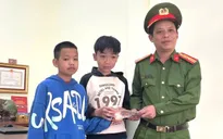 Hai học sinh lớp 6 nhờ công an tìm, trả lại người đánh rơi hơn 10 triệu đồng