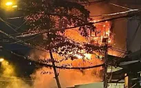 Cháy lớn căn nhà 4 tầng ở TP Hồ Chí Minh