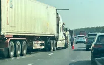 Va chạm liên hoàn trên cao tốc TP Hồ Chí Minh - Long Thành - Dầu Giây, giao thông ùn tắc