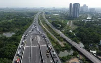 Hàng nghìn phương tiện nhích từng chút rẽ vào cao tốc TP Hồ Chí Minh - Long Thành - Dầu Giây