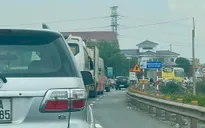 Quốc lộ 1 đoạn qua Quảng Bình ùn tắc hơn 2km