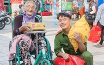 Ấm áp nghĩa tình từ "Gian hàng Tết 0 đồng"