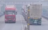 Nhộn nhịp chợ nông sản nhập khẩu cận Tết