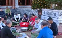 Nồi bánh chưng gắn kết tình làng nghĩa xóm dịp Tết