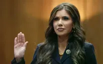 Nữ Thống đốc được phê chuẩn làm Bộ trưởng An ninh Nội địa Mỹ