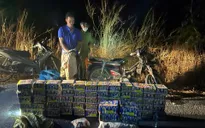 Bắt giữ đối tượng vận chuyển pháo lậu ngụy trang trong thùng đựng mủ cao su