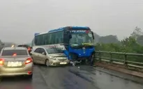 3 ô tô tông liên hoàn trên cao tốc Nội Bài - Lào Cai