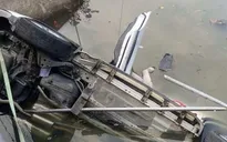 Nam Định: Người cầm lái ô tô lao xuống mương không có nồng độ cồn