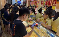 TP Hồ Chí Minh: Nhộn nhịp không khí mua bán vàng trước ngày vía Thần Tài
