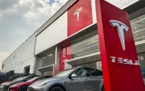Lượng bán ra giảm, Tesla và hàng loạt ông lớn xe điện Trung Quốc tìm mọi cách thu hút người dùng