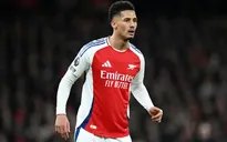 William Saliba phản ứng ra sao khi CĐV Arsenal cầu xin anh không gia nhập Real Madrid?