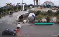 Xe máy gặp tai nạn do không giảm tốc khi qua nút giao