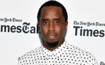 Trở thành nhân vật chính trong phim tài liệu, Sean "Diddy" Combs khởi kiện