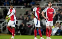 Tổng quan vòng 25 Ngoại hạng Anh: Arsenal và Chelsea nhận tin không vui