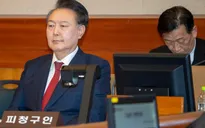 Ông Yoon Suk-yeol trở thành Tổng thống Hàn Quốc đương nhiệm đầu tiên phải ra hầu tòa
