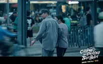 Những chặng đường bụi bặm - Tập 1: Giúp người phụ nữ lạ qua đường, ông Nhân (Võ Hoài Nam) bị kẻ gian trộm mất đồ