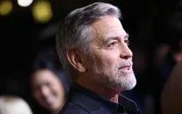 George Clooney làm nghề nông và lái máy kéo