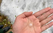 Điện Biên xuất hiện mưa đá dày sau nhiều tháng không mưa