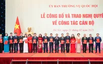 Công bố và trao Nghị quyết của Ủy ban Thường vụ Quốc hội về công tác cán bộ