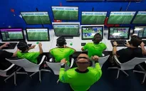 Thế giới đang làm gì để "Check VAR" trọng tài?