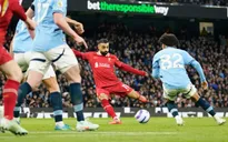 Đánh bại Man City, Liverpool độc mã trong cuộc đua vô địch