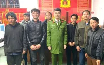Công an xã giúp đỡ người đi lạc về với gia đình an toàn