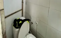 Phát hiện thi thể một nam giới trong nhà vệ sinh tại TP Hồ Chí Minh