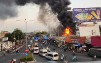 Thành phố Hồ Chí Minh: Cháy 4 căn nhà gần ngã tư Bình Phước