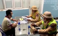 Xử phạt tài xế xe khách không bằng lái, điều khiển xe đi ngược chiều cao tốc