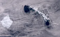 Tảng băng trôi lớn nhất thế giới mắc cạn ngoài khơi Nam Georgia