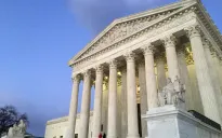 Tòa án tối cao Mỹ chặn lệnh của ông Trump về đóng băng viện trợ nước ngoài