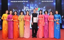 “Duyên dáng VTV 2025”: Sắc hoa áo dài rực rỡ “phủ kín” sân khấu VTV