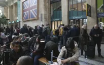 Quả bom sót lại từ Thế chiến II ở Paris làm đình trệ nhiều chuyến tàu