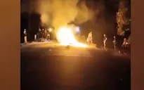 Xe máy phát nổ sau tai nạn, 2 người tử vong