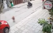 Bé trai 15 tháng tuổi bị ô tô cán tử vong trước cơ sở trông giữ trẻ