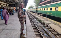 Nhóm tay súng cướp tàu hỏa ở Pakistan, bắt hàng trăm con tin